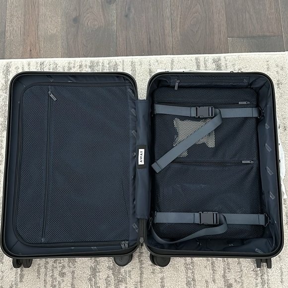 Away The Bigger Carry On in Cloud Gray brand new - Picture 7 of 15